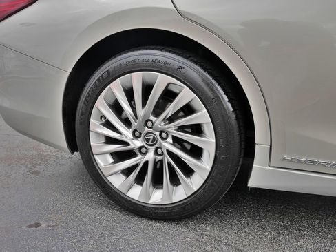 Used 2019 Lexus ES 300h w/ Accessory Package 2 image 9