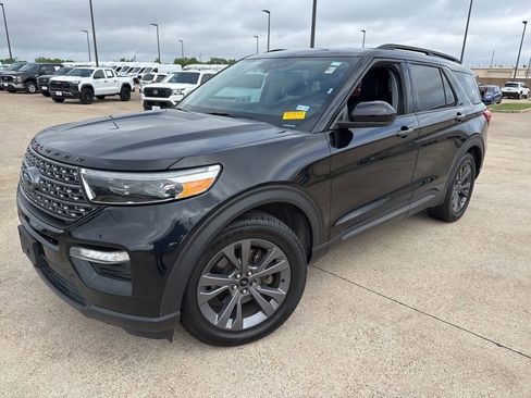 Used 2023 Ford Explorer XLT w/ Equipment Group 202A image 1