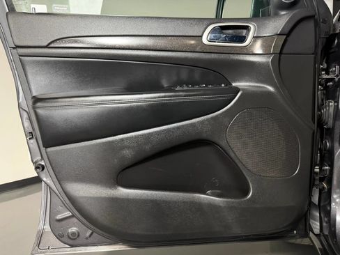 Used 2018 Jeep Grand Cherokee Altitude AWD/4WD image 24