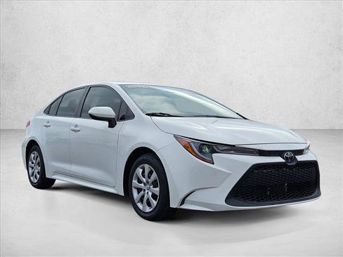 Used 2020 Toyota Corolla LE image 3