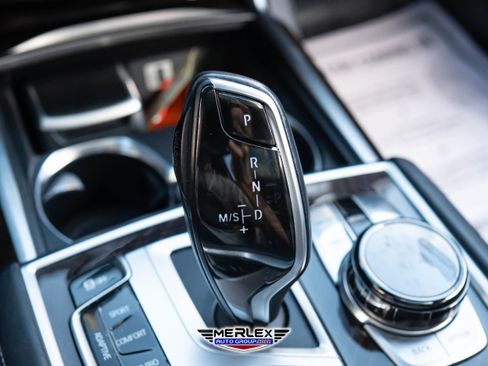 Used 2018 BMW 750i xDrive image 37