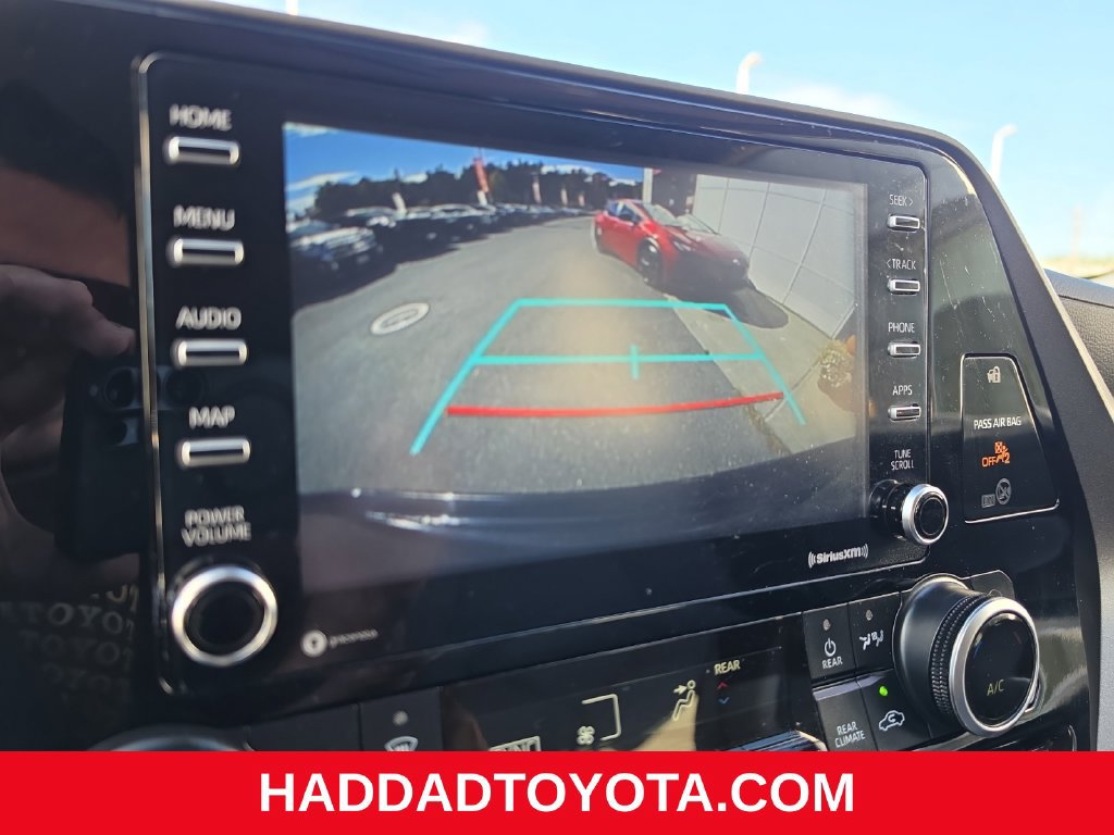Used 2021 Toyota Highlander L AWD/4WD image 18