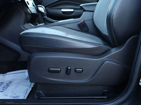 Used 2019 Ford Escape SE image 12