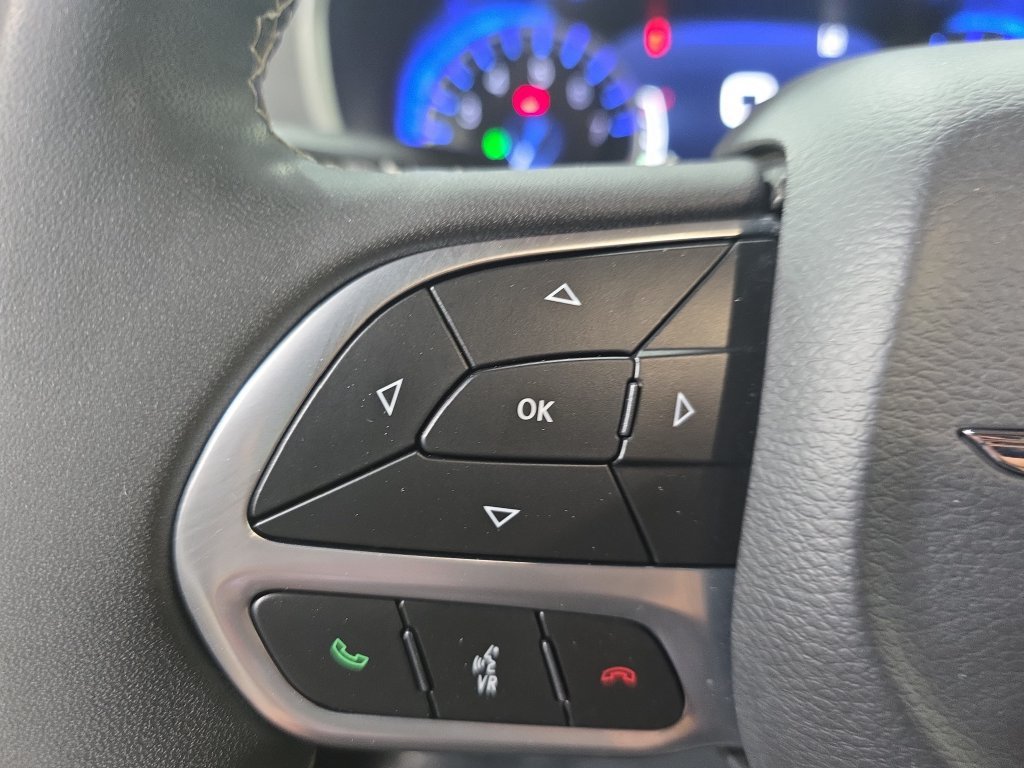 Used 2025 Chrysler Pacifica Select FWD image 22