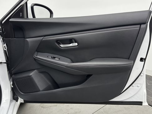 Used 2025 Nissan Sentra SV image 34