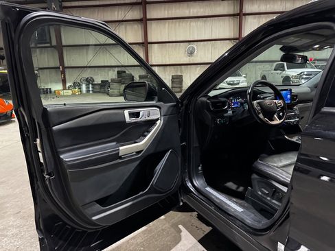 Used 2021 Ford Explorer Limited image 12