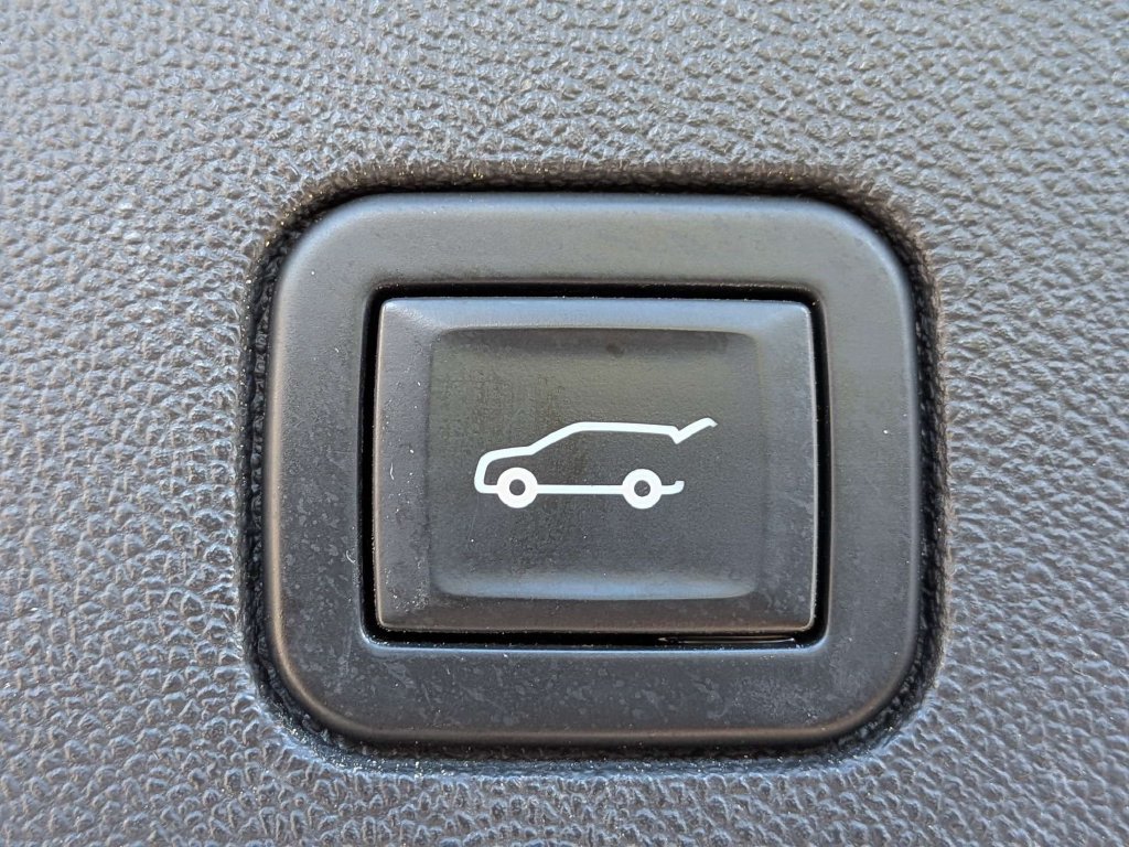 Used 2021 Chevrolet Equinox LT FWD image 14