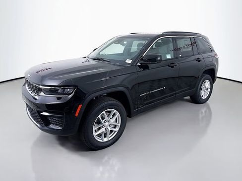 New 2025 Jeep Grand Cherokee Laredo w/ Luxury Tech Group I image 3