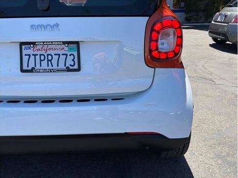Used 2016 smart fortwo Proxy RWD image 21
