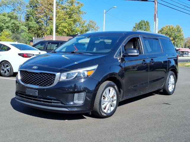 Used 2017 Kia Sedona LX w/ LX Essentials Premium Package FWD image 2