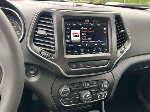 Used 2023 Jeep Cherokee Trailhawk AWD/4WD image 17