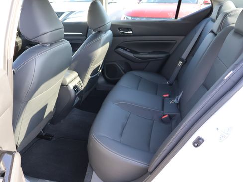 Used 2023 Nissan Altima 2.5 SL AWD/4WD image 12