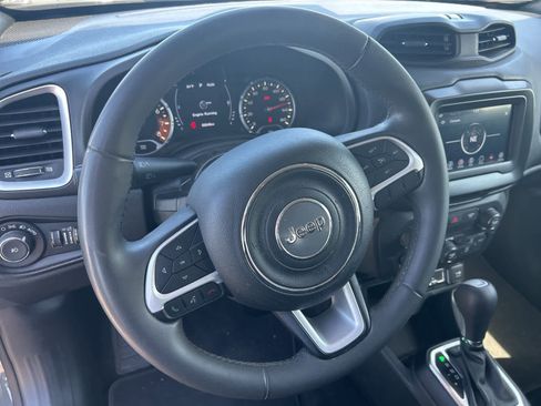 Used 2018 Jeep Renegade Latitude image 24