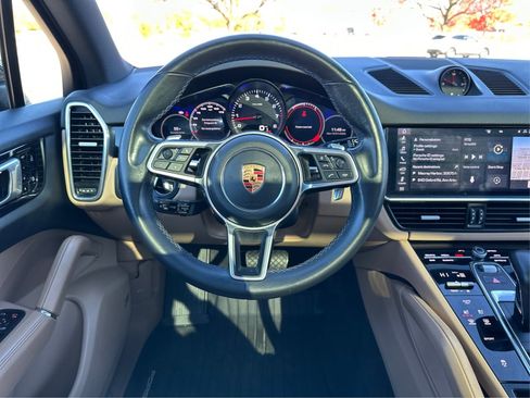 Used 2020 Porsche Cayenne image 16