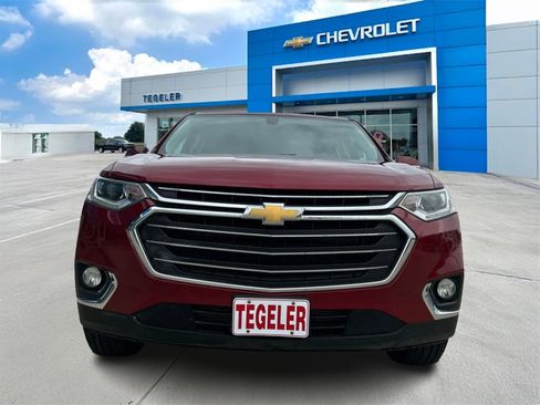 Used 2018 Chevrolet Traverse LT image 2