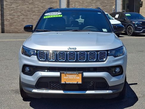 Used 2025 Jeep Compass Limited AWD/4WD image 2