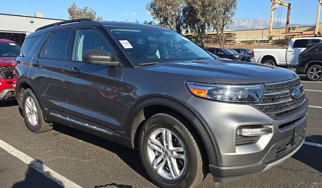 Used 2023 Ford Explorer XLT w/ Equipment Group 202A RWD image 4