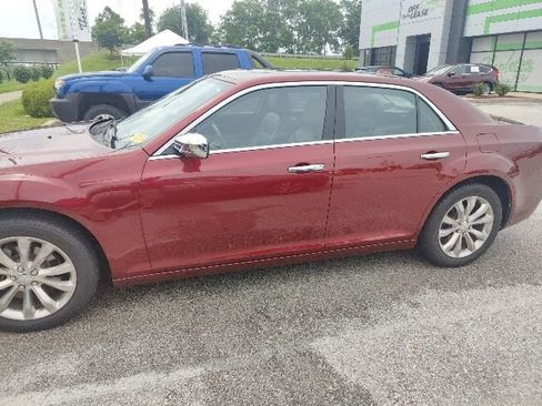 Used 2020 Chrysler 300 Limited AWD/4WD image 7
