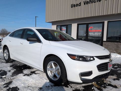 Used 2017 Chevrolet Malibu LS image 2
