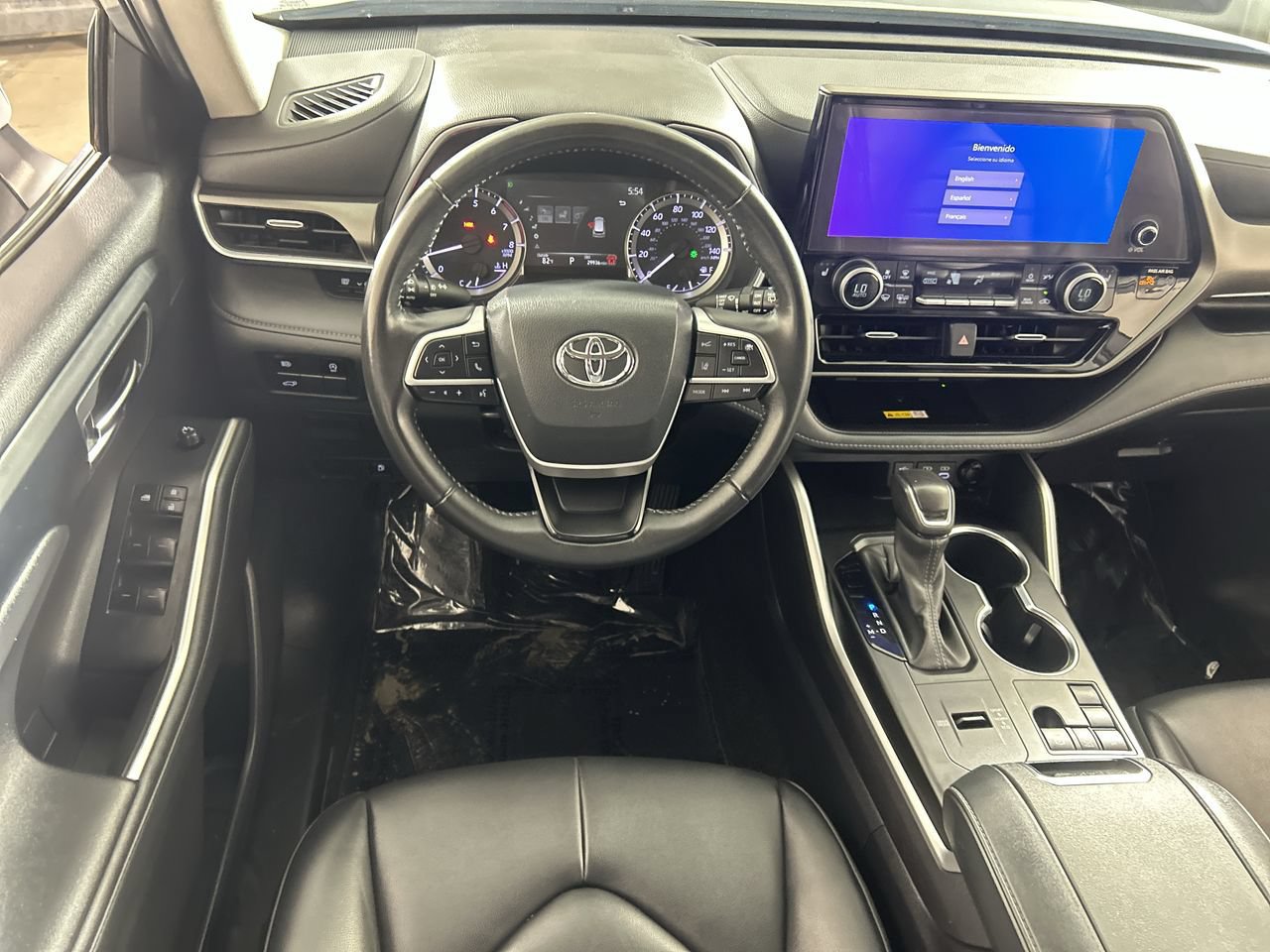 Used 2024 Toyota Highlander XLE FWD image 23
