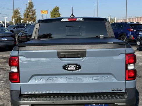 Used 2025 Ford Maverick Lariat w/ Black Appearance Package image 6