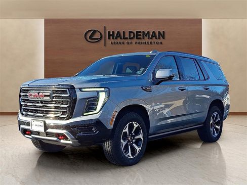 Used 2025 GMC Yukon AT4 w/ AT4 Premium Package image 3