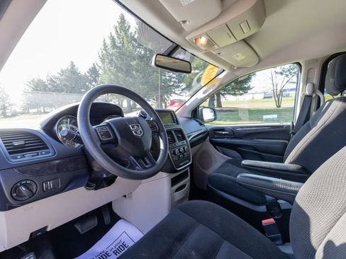 Used 2018 Dodge Grand Caravan SE w/ UConnect Hands-Free Group FWD image 13