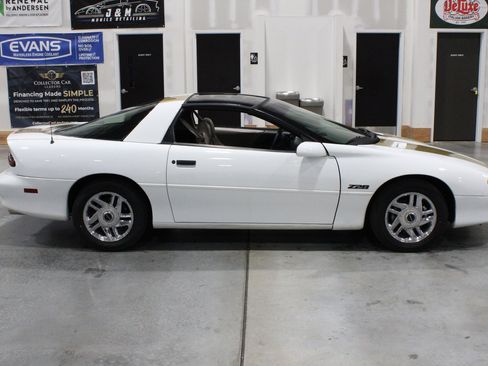 Used 1996 Chevrolet Camaro Z28 RWD image 31
