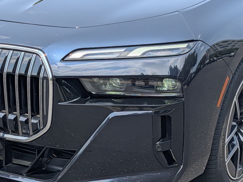 Used 2023 BMW 760i xDrive AWD/4WD image 16