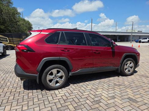 Used 2019 Toyota RAV4 XLE w/ Convenience Package FWD image 11