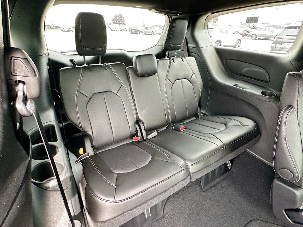 New 2027 Chrysler Pacifica Select FWD image 33