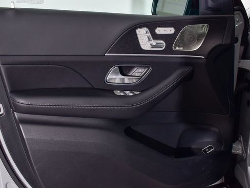 Used 2025 Mercedes-Benz GLS 450 4MATIC image 10