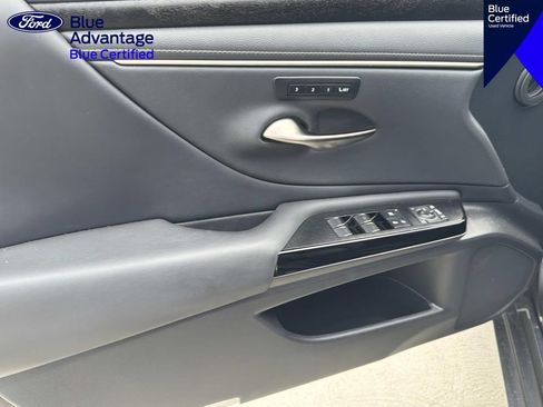 Used 2023 Lexus ES 300h w/ Premium Package FWD image 13