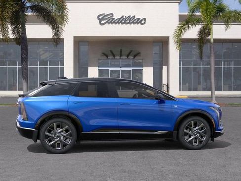 New 2025 Cadillac Optiq Luxury 1 image 5