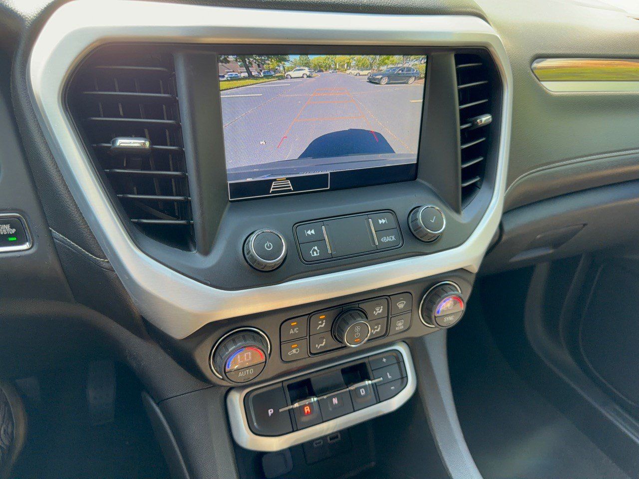 Used 2021 GMC Acadia SLE w/ Driver Convenience Package FWD image 22
