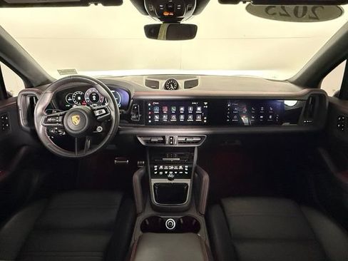 Used 2025 Porsche Cayenne GTS AWD/4WD image 15