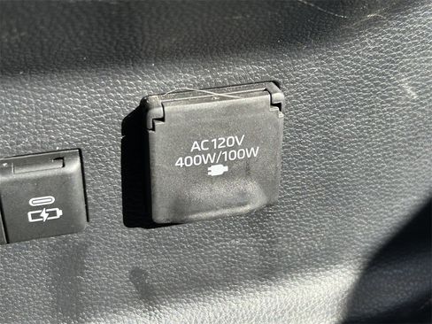 Used 2023 Toyota Tundra Limited image 24