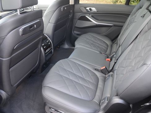 Used 2025 BMW X7 xDrive40i AWD/4WD image 16