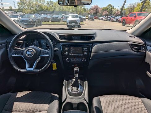 Used 2017 Nissan Rogue S AWD/4WD image 2