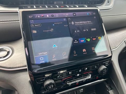 Certified 2025 Jeep Grand Cherokee Limited w/ Luxury Tech Group II AWD/4WD image 19