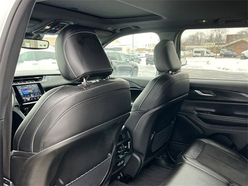 Used 2024 Jeep Grand Cherokee Altitude image 34