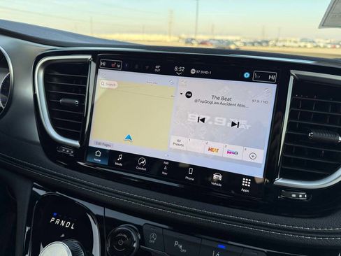 New 2026 Chrysler Pacifica Limited image 32