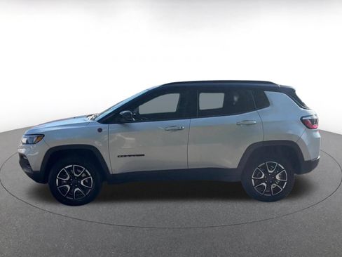 Used 2025 Jeep Compass Trailhawk AWD/4WD image 9