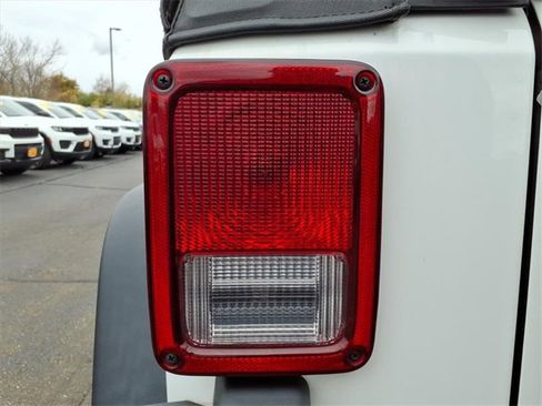 Certified 2018 Jeep Wrangler Sport image 10