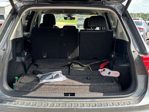 Used 2024 Volkswagen Tiguan SE w/ MDO Package, Three-Row FWD image 6
