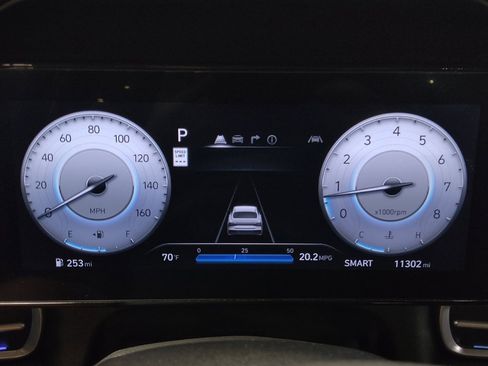 Used 2025 Hyundai Elantra Limited image 23