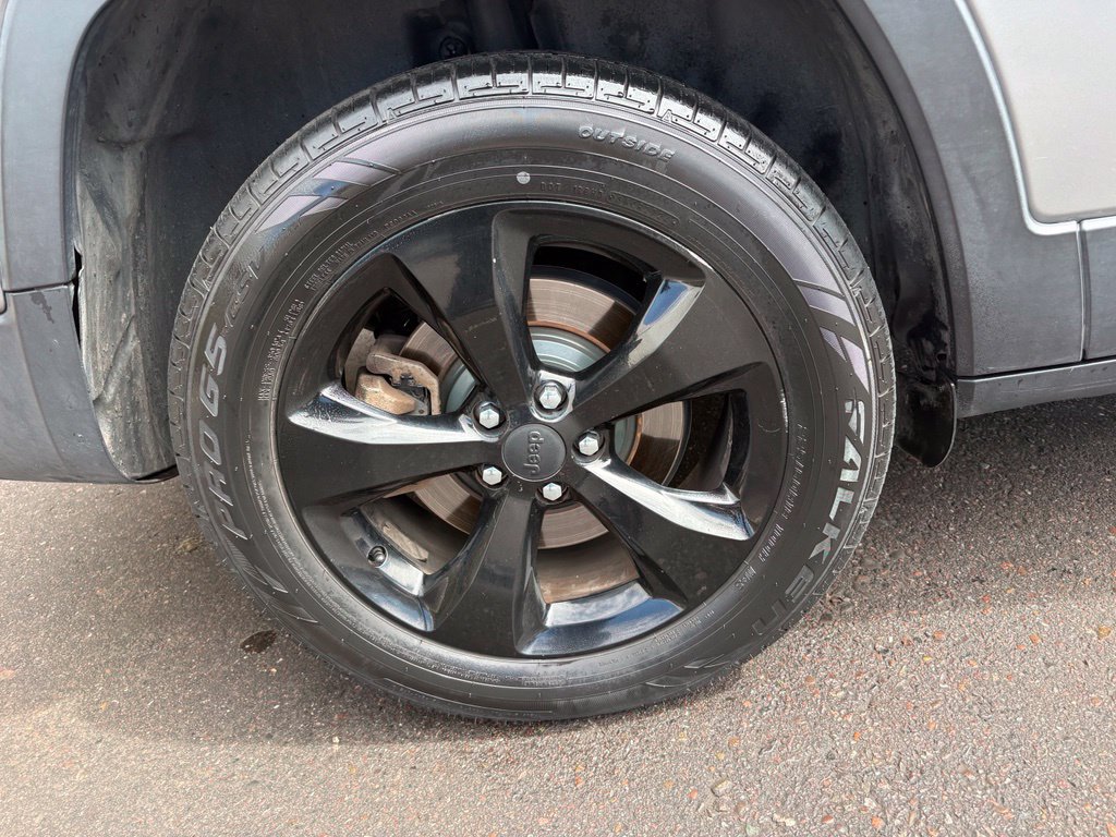 Used 2017 Jeep Cherokee Sport AWD/4WD image 5