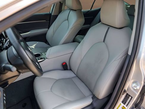 Used 2022 Toyota Camry XLE w/ Cold Weather Package FWD image 7