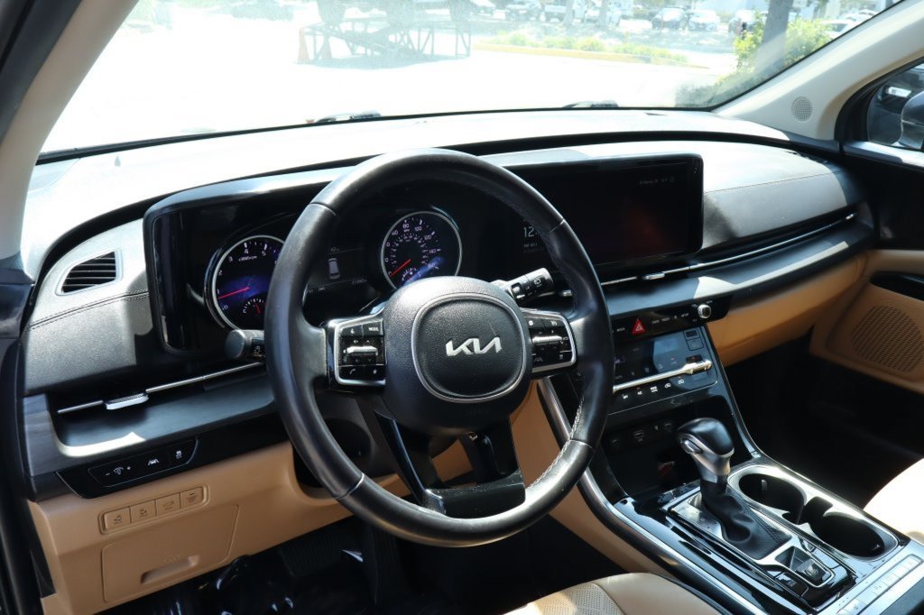 Used 2024 Kia Carnival EX FWD image 17