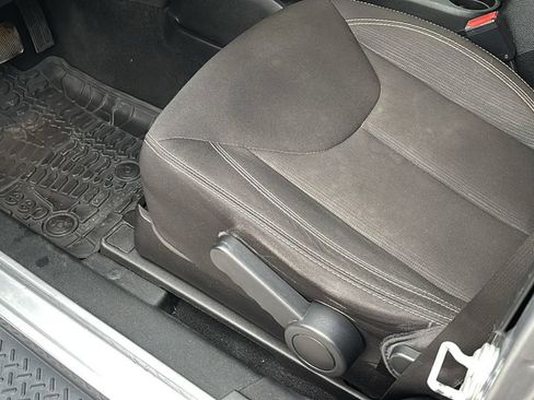 Used 2017 Jeep Wrangler Sahara image 15